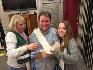 Three Bountiful volunteers practising how to apply a splint